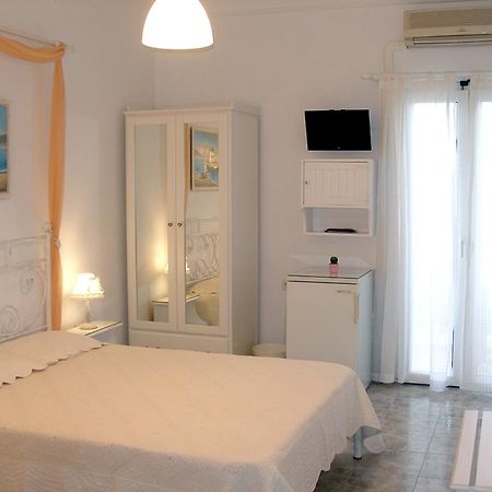 Arethousa Plaka  Room photo