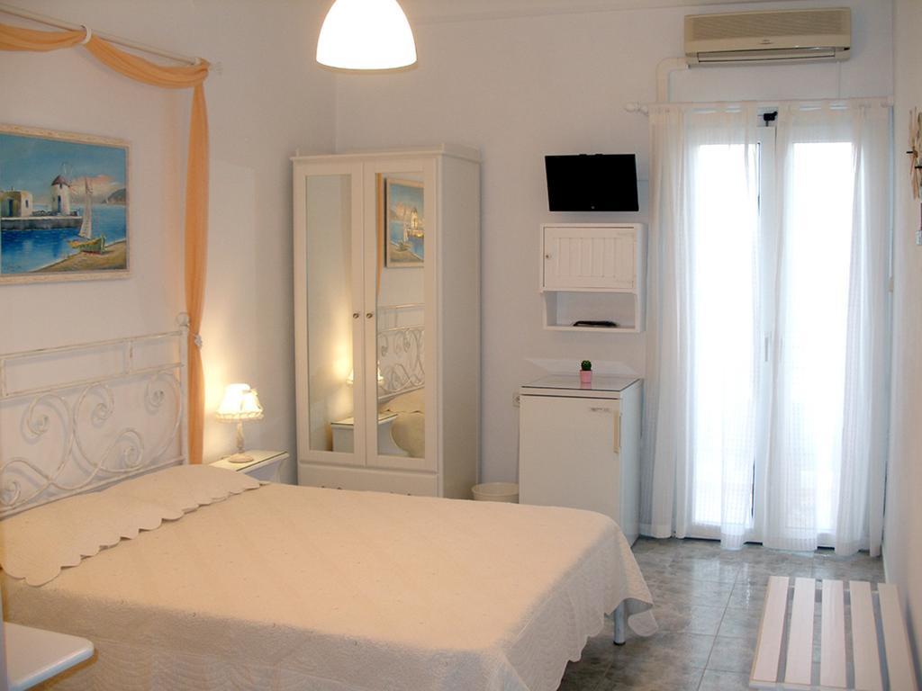 Arethousa Plaka  Room photo